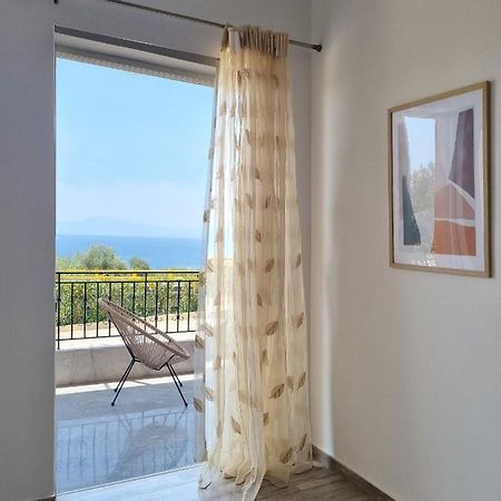Almyros Aktis Seaview Apartment Kalamata Exterior photo