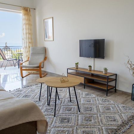 Almyros Aktis Seaview Apartment Kalamata Exterior photo